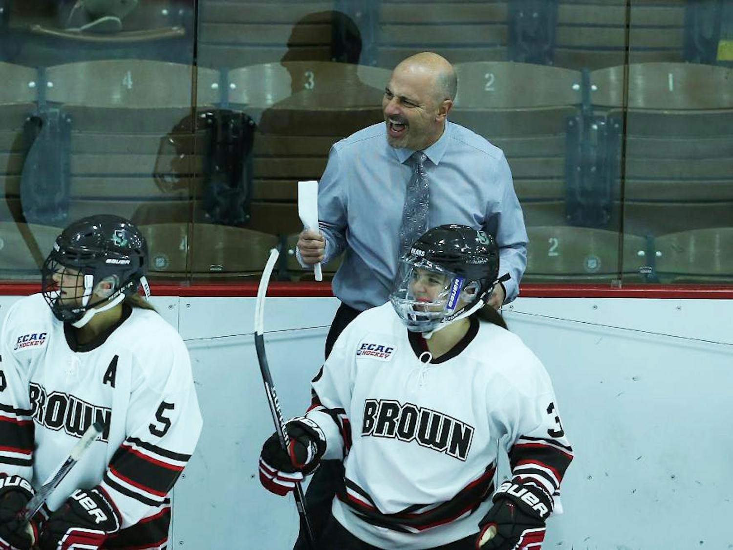 Shumate_w-ice-hockey_CO-Brown-Bears
