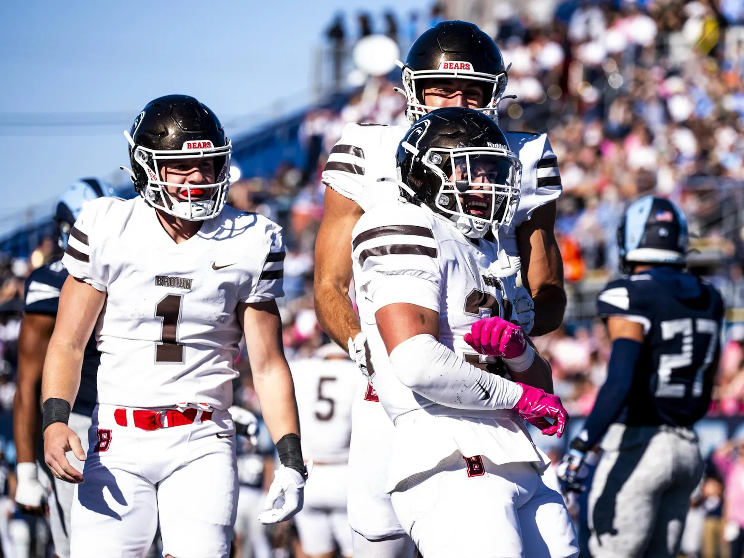 brown-qwentin touchdown celebration_uri082.jpg