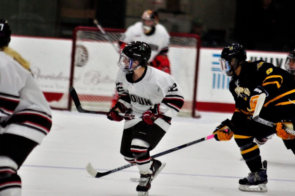 Shumate_W-hockey_Eli-White