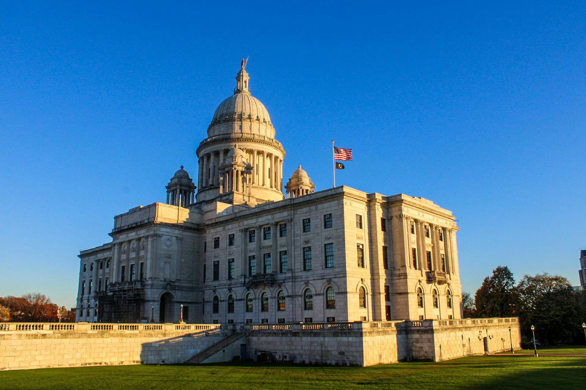 A picture of the Rhode Island statehouse, a white building with an American flag. 