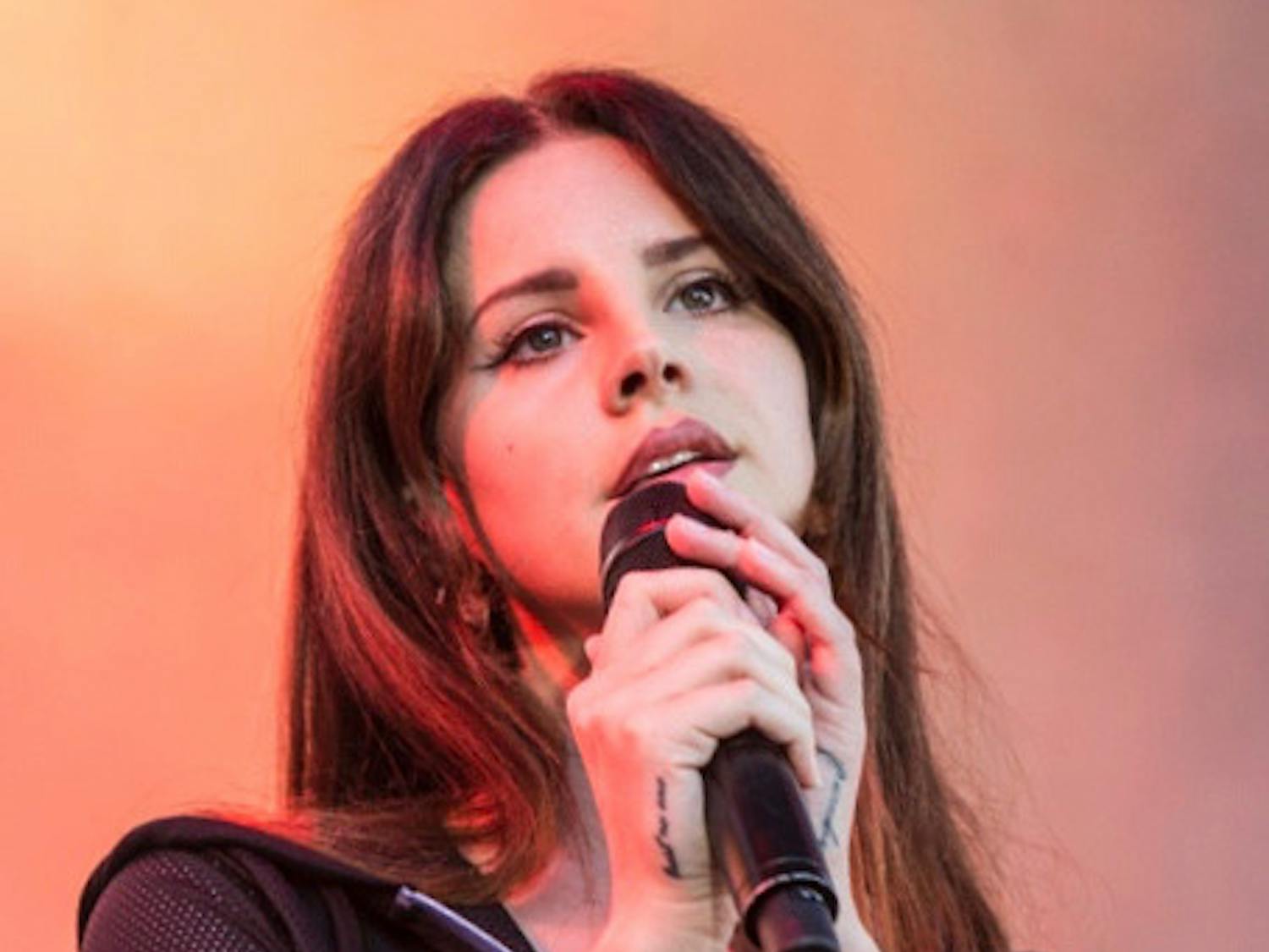 Lana_Del_Rey_co_Harmony_Gerber_Wikimedia Commons.jpeg