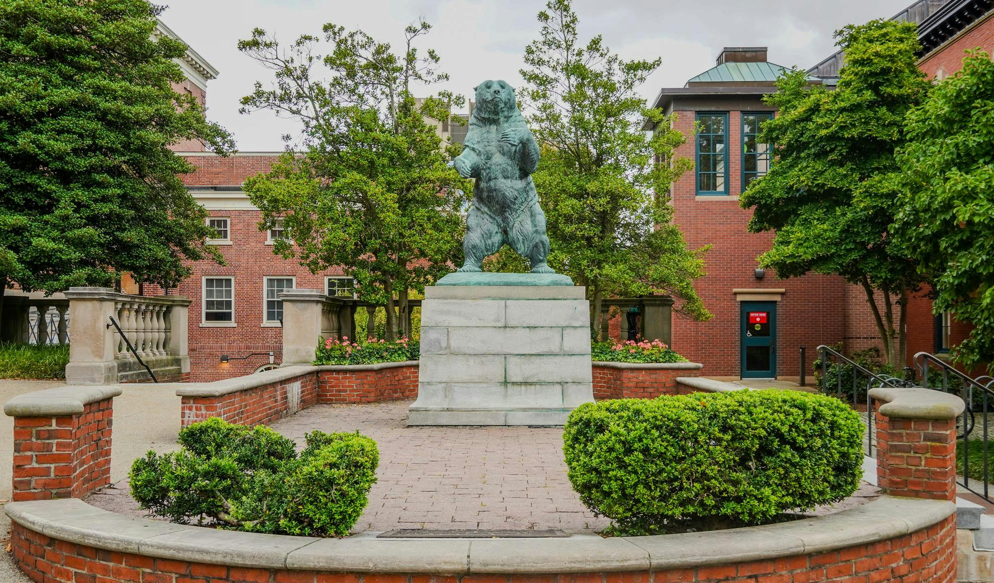 LeVine CO BearStatue-KaiaYalamanchili