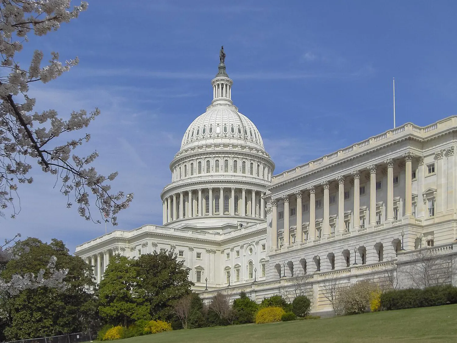 Photo of the US Capitol.