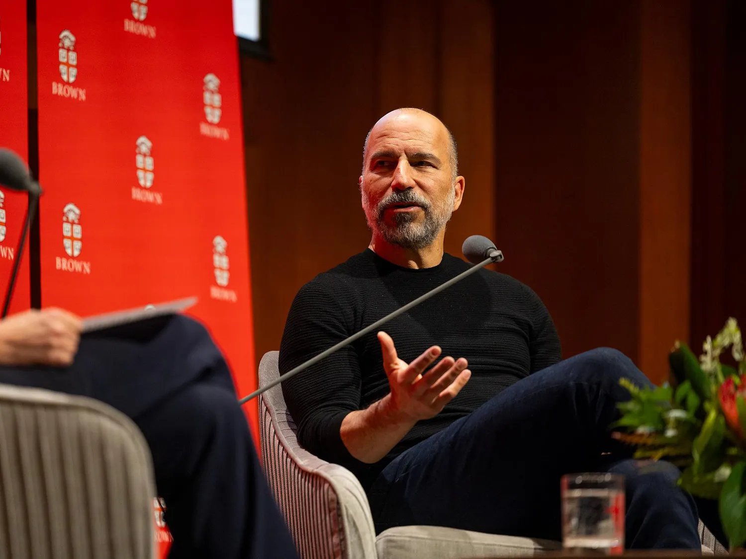 A picture of Uber CEO Dara Khosrowshahi ’91 P’27 in a chair.
