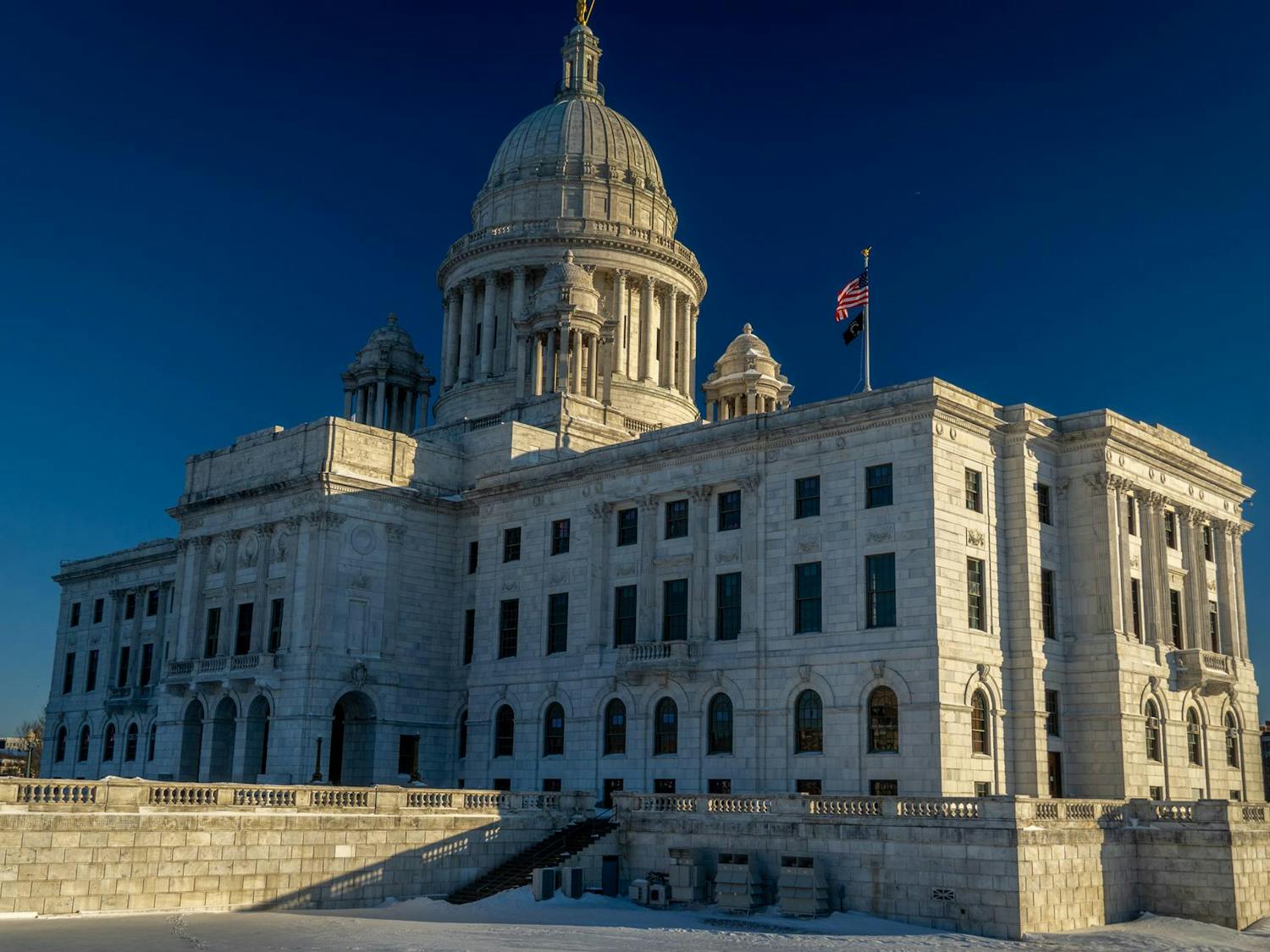 Photo of the R.I. State House.