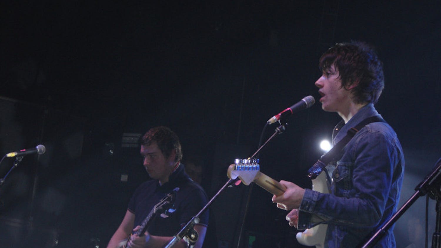 Arctic_Monkeys_live.jpeg
