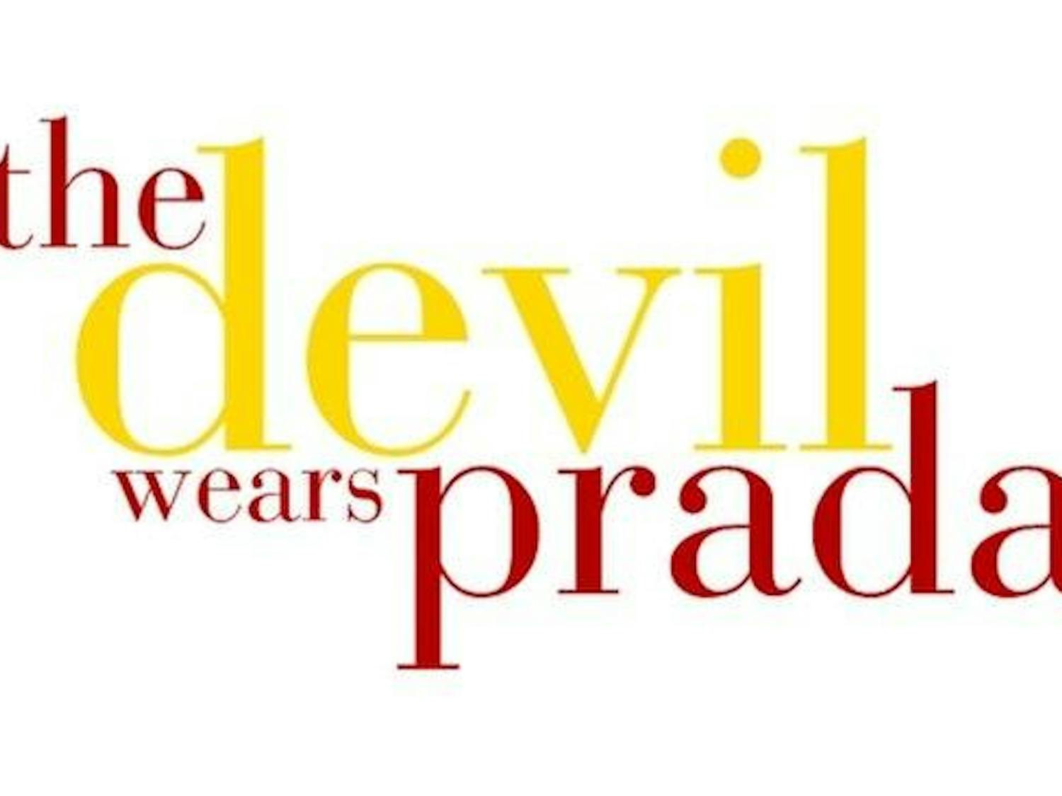 The_devil_wears_prada_logo_en_la_rodacion_de_la_película.jpg