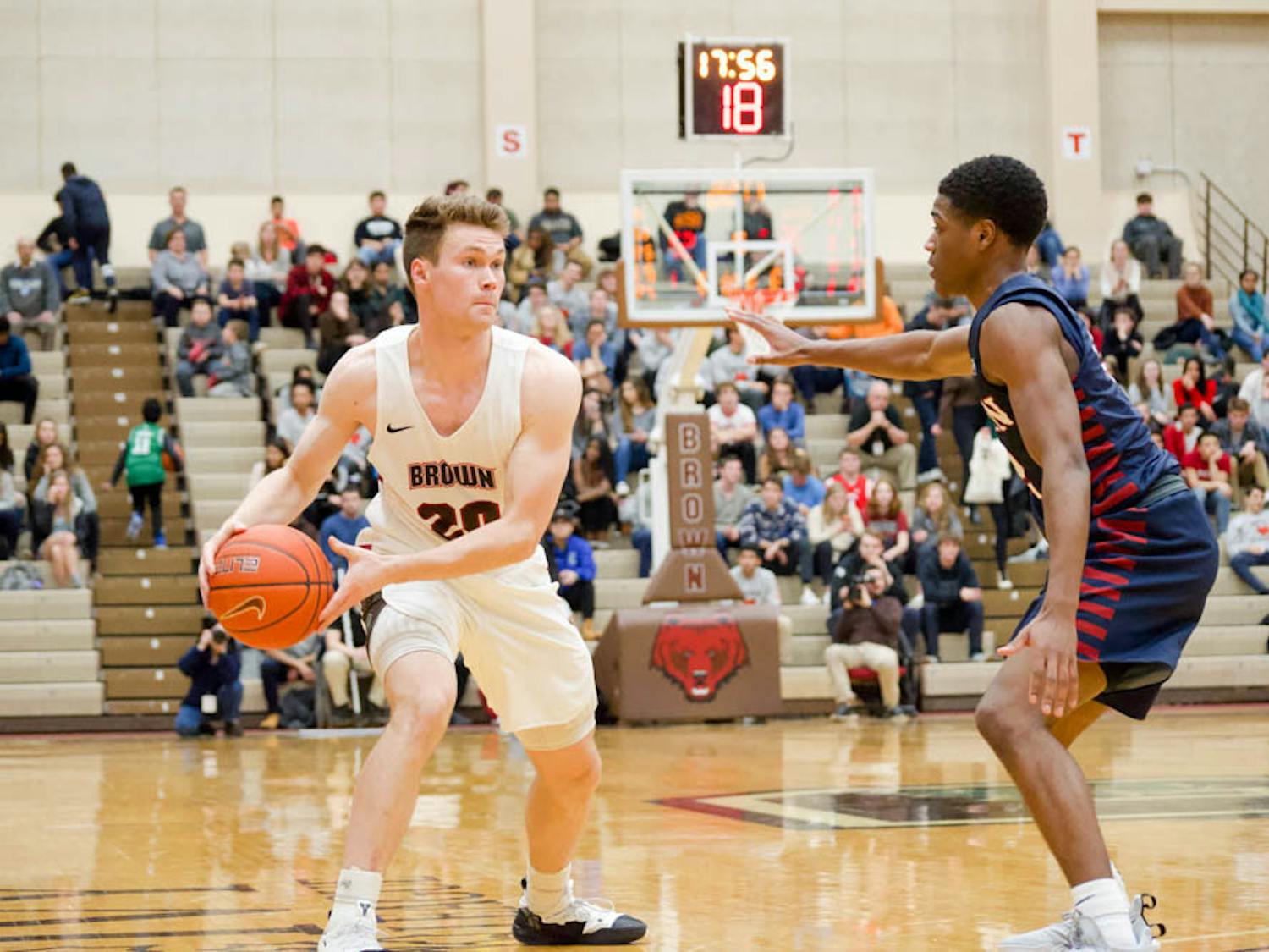 Handel_Mens-Basketball_Danielle-Emerson