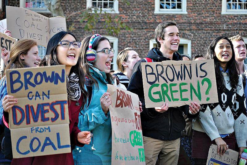 Kommers_Fossil-Free-Brown_TomSullivan