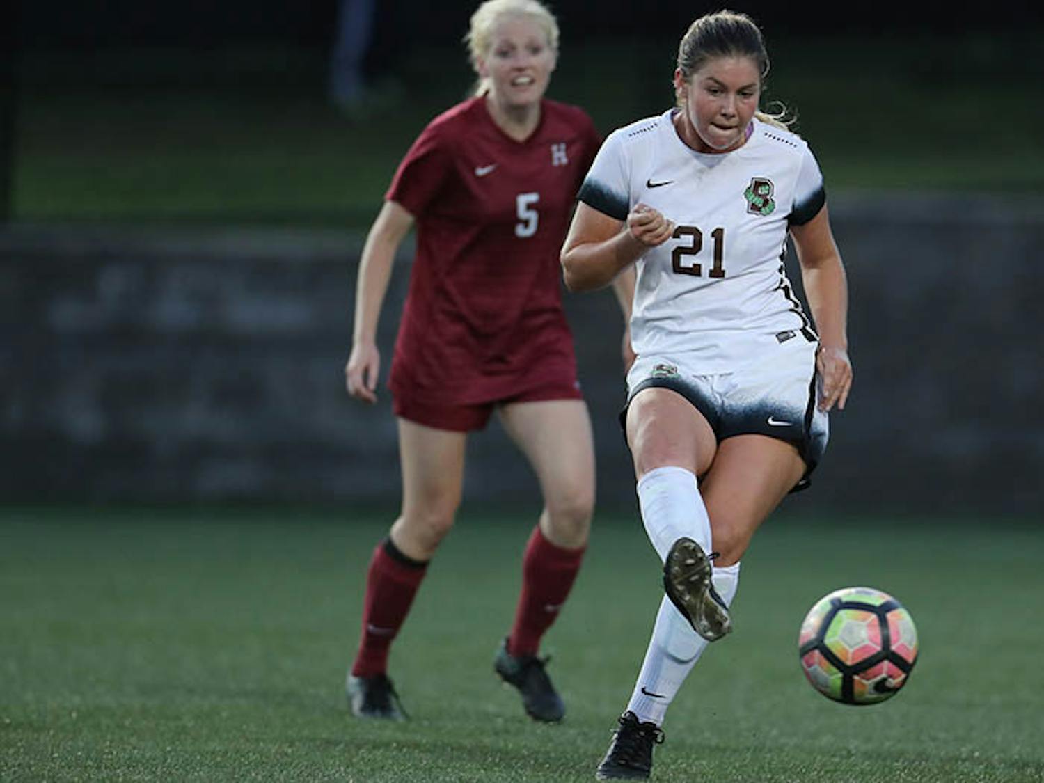 Wey_WSoccer_COBrownBears