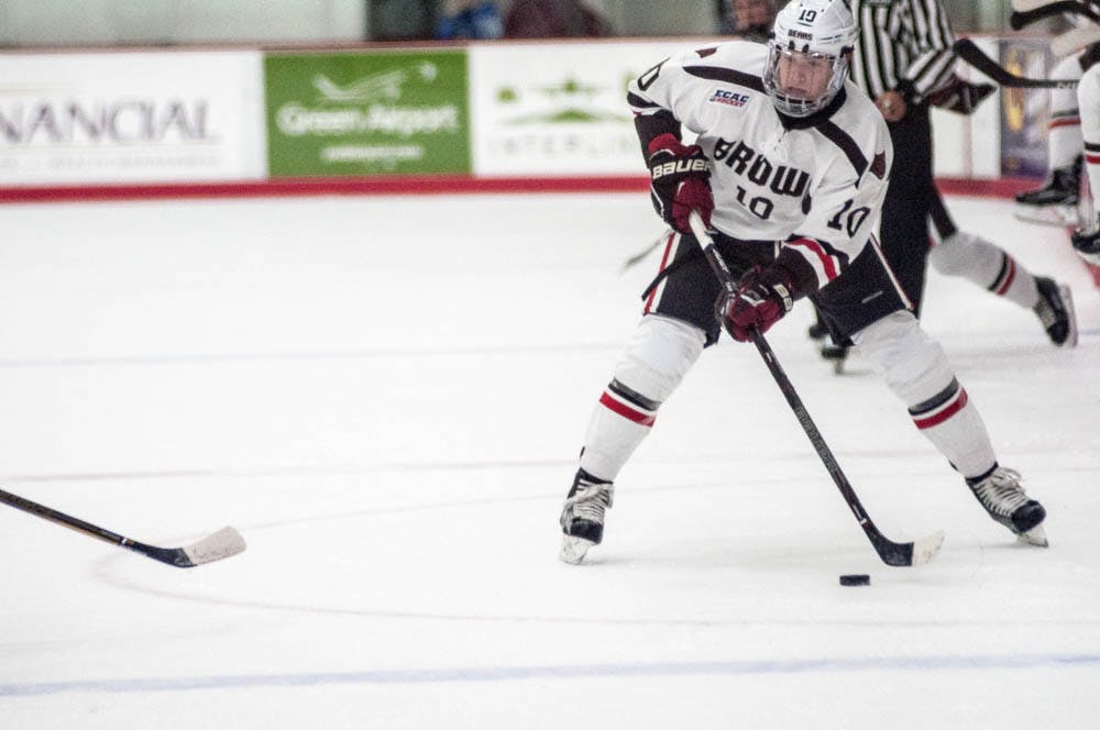 Russell_MIceHockey_Eli-White