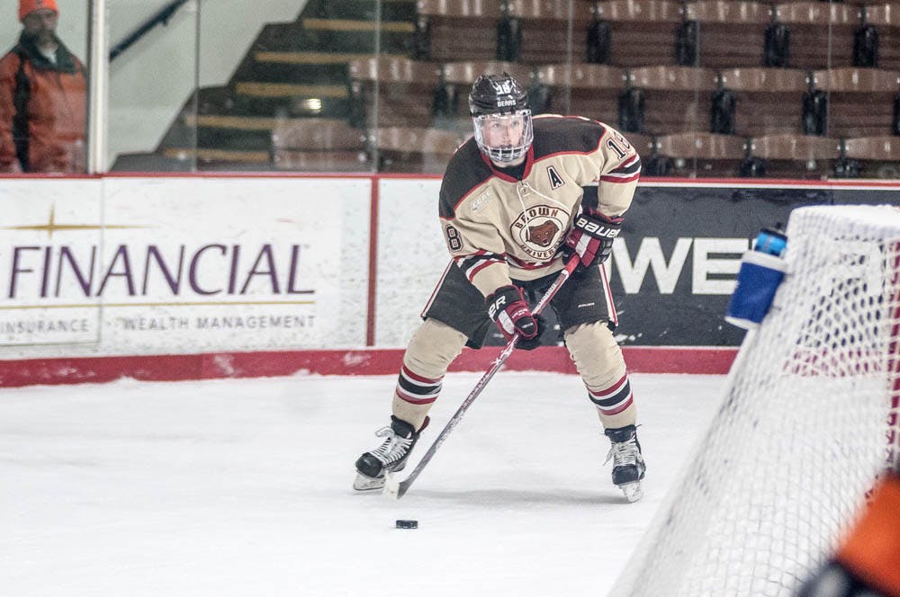 Russell_MIceHockey_Eli-White