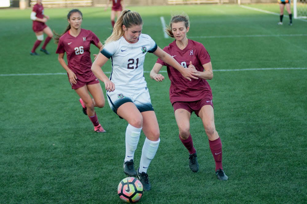 Wey_WSoccer_Eli-White-1