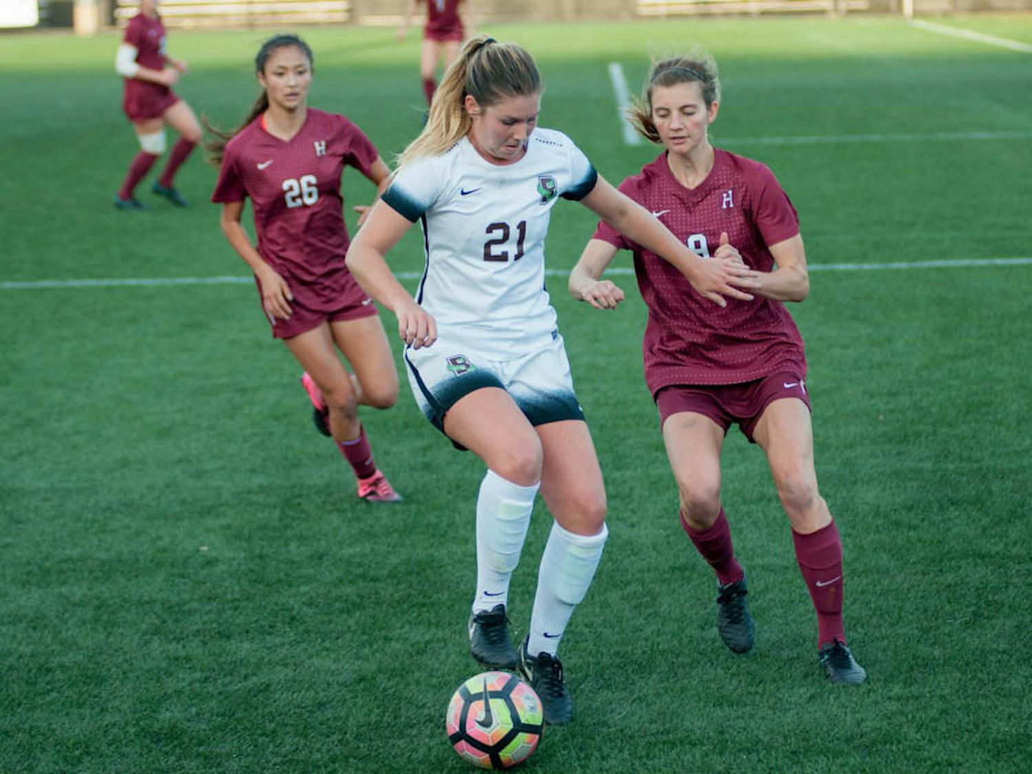 Wey_WSoccer_Eli-White-1