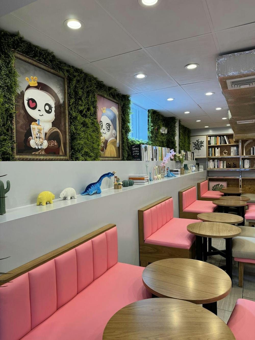<p>New pink booths, vivid posters and redone overhead lighting invite customers to enjoy Vivi's space, drinks and eats.</p>