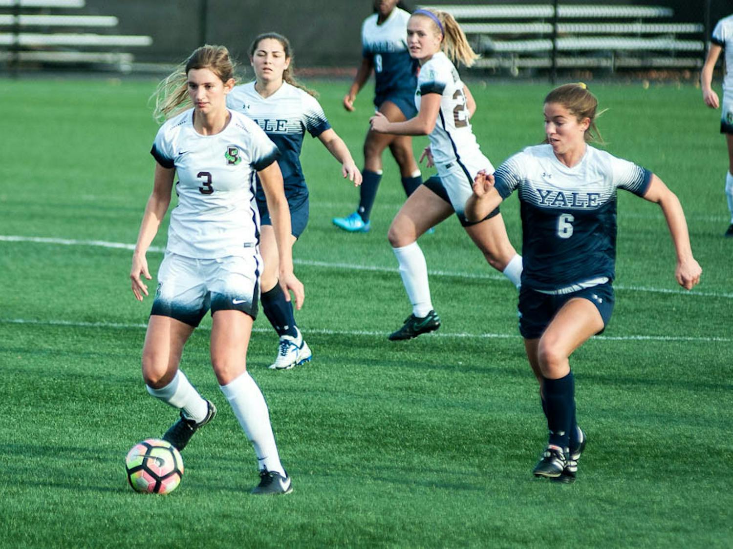 Wey_WSoccer_EliWhite