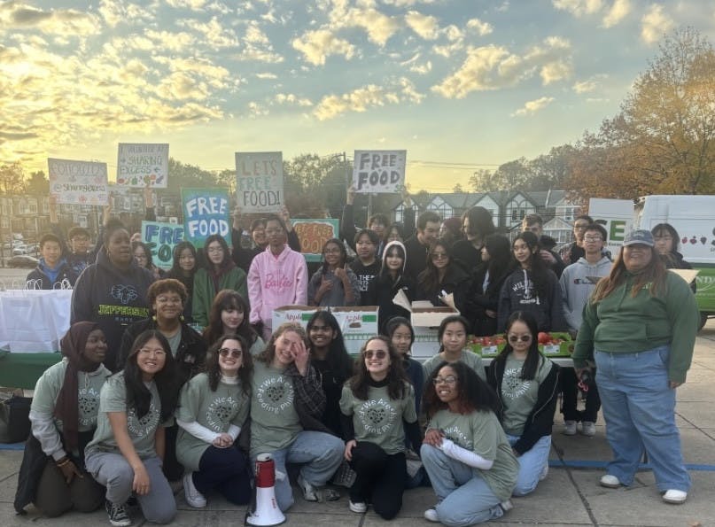 A group of Feeding Philly volunteers