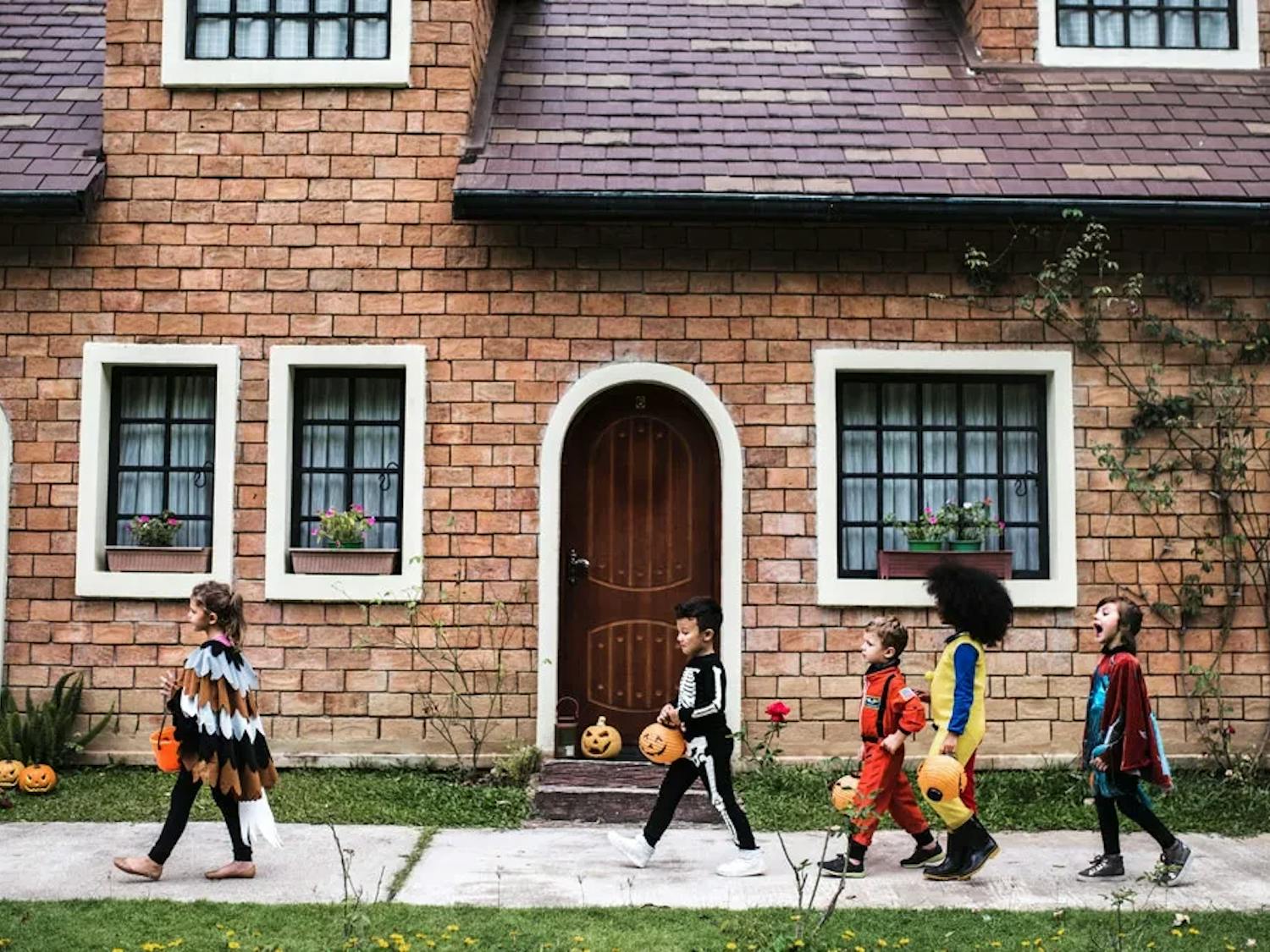 Kids trick or treating | Source: TinyBeans