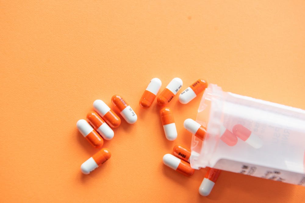 <p>Prescription drugs with a pill bottle | Source: Unsplash Christina Victoria Craft<br/></p>