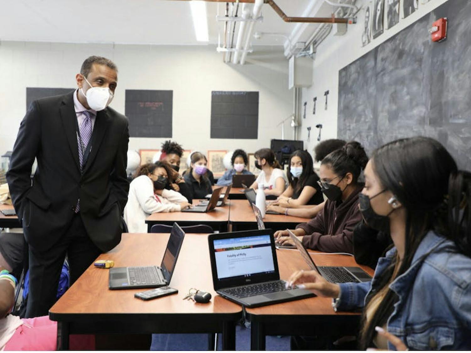 Dr. Watlington 主持的倾听和了解会议 |资料来源:费城学区 100 天计划