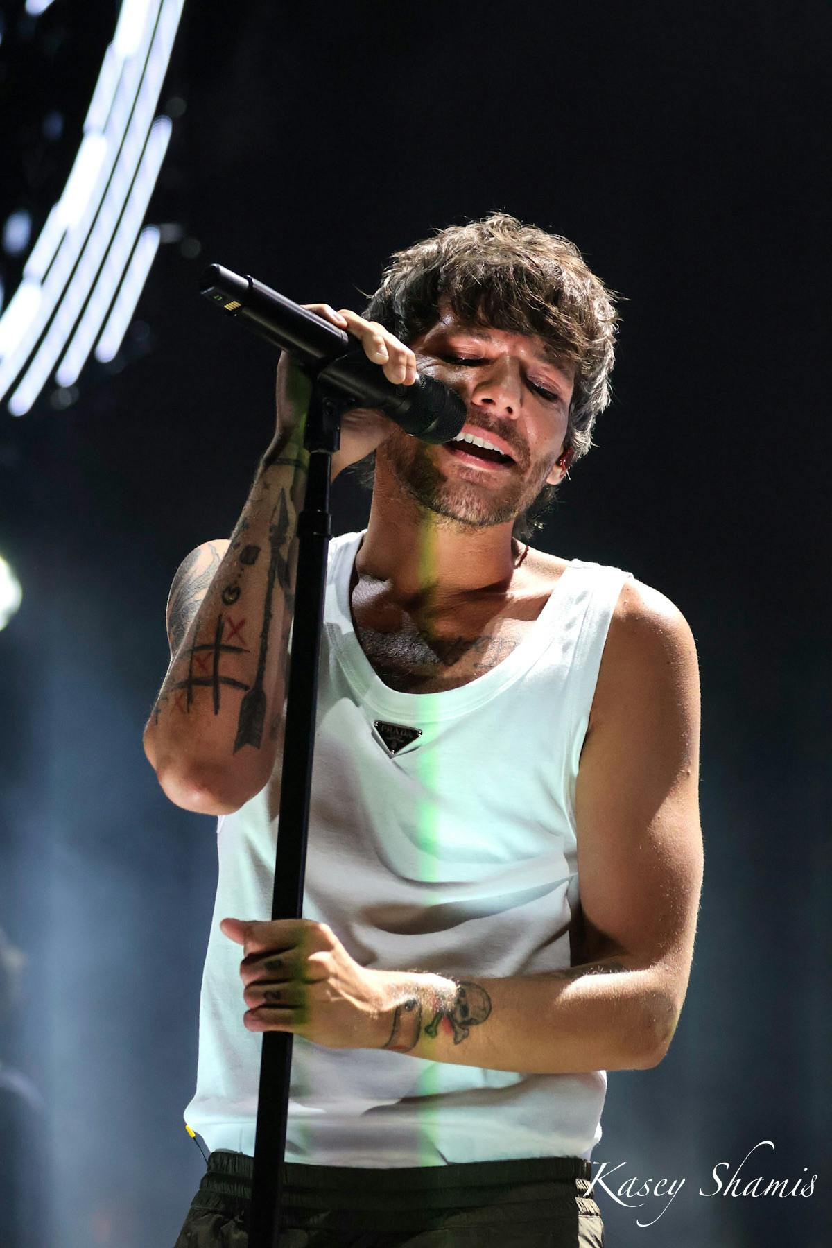 &nbsp;Louis Tomlinson graces the Mann Center stage on his Faith in the Future World Tour | (Kasey Shamis/Bullhorn Photographer) &nbsp;