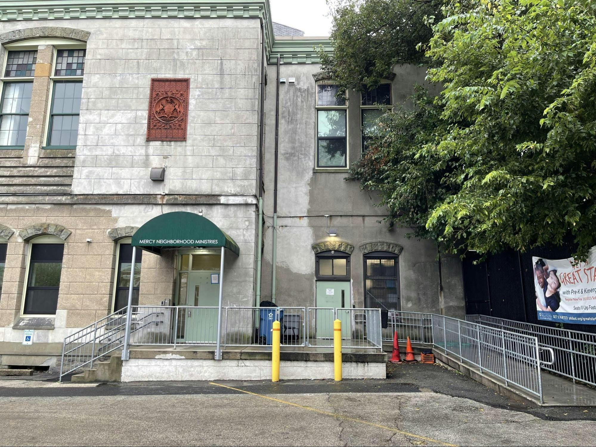 Entrance for FaceToFace volunteers | Nina James Braum-Bharti