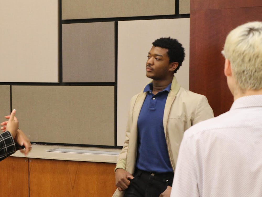 SGA President Chelsea Murdock checking in with caucus. Landon Jones. DN