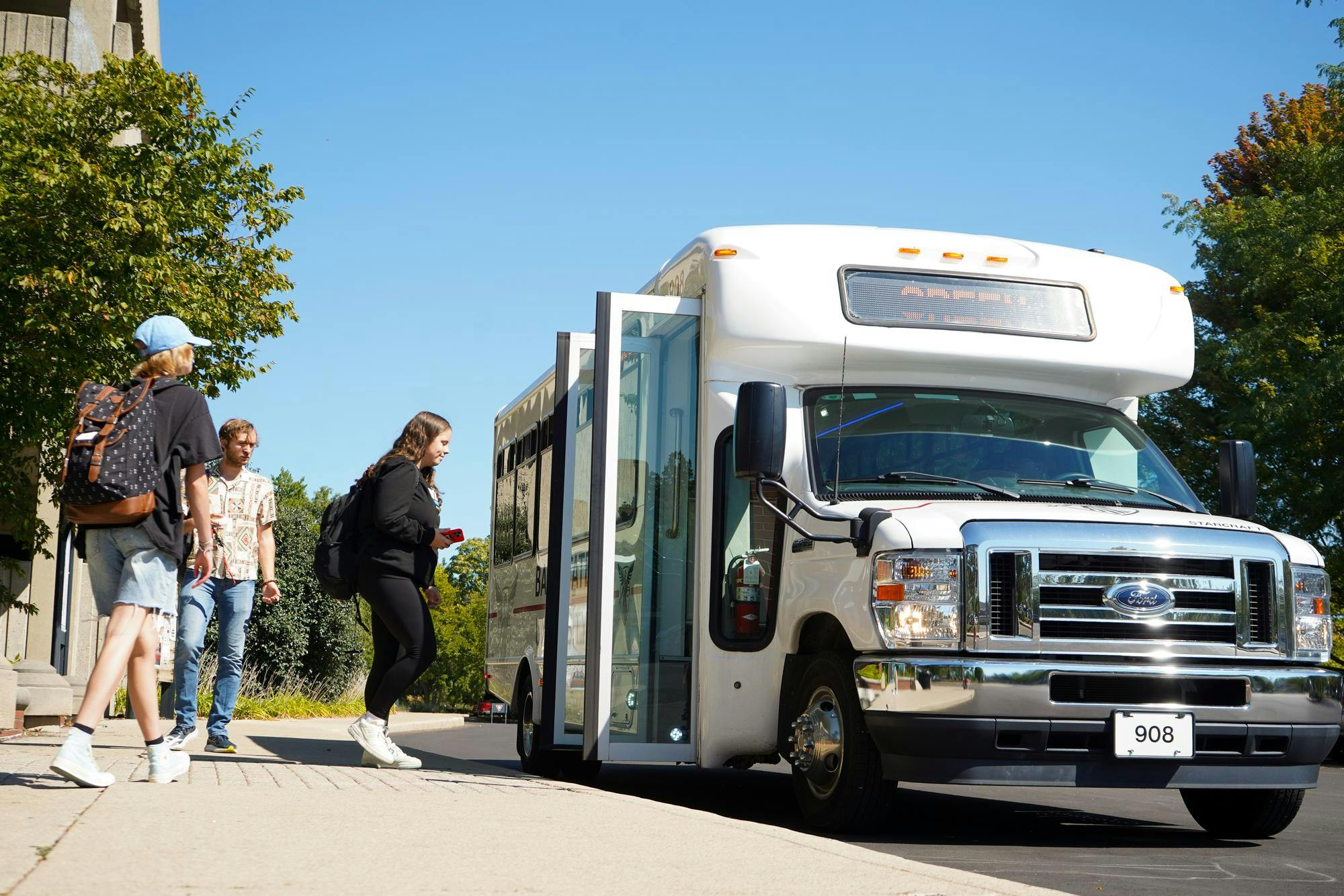 Ball State students get on the bus Sept. 2 at Ball State University. Isabella Kemper, DN