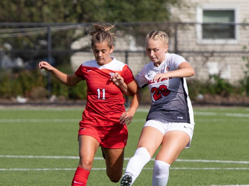 Sophomore defender Grace Alsop keeps ahold of the ball Aug. 28, at Briner Sports Complex. Ball State Soccer defeated lllinois State, 1-0. Rebecca Slezak, DN