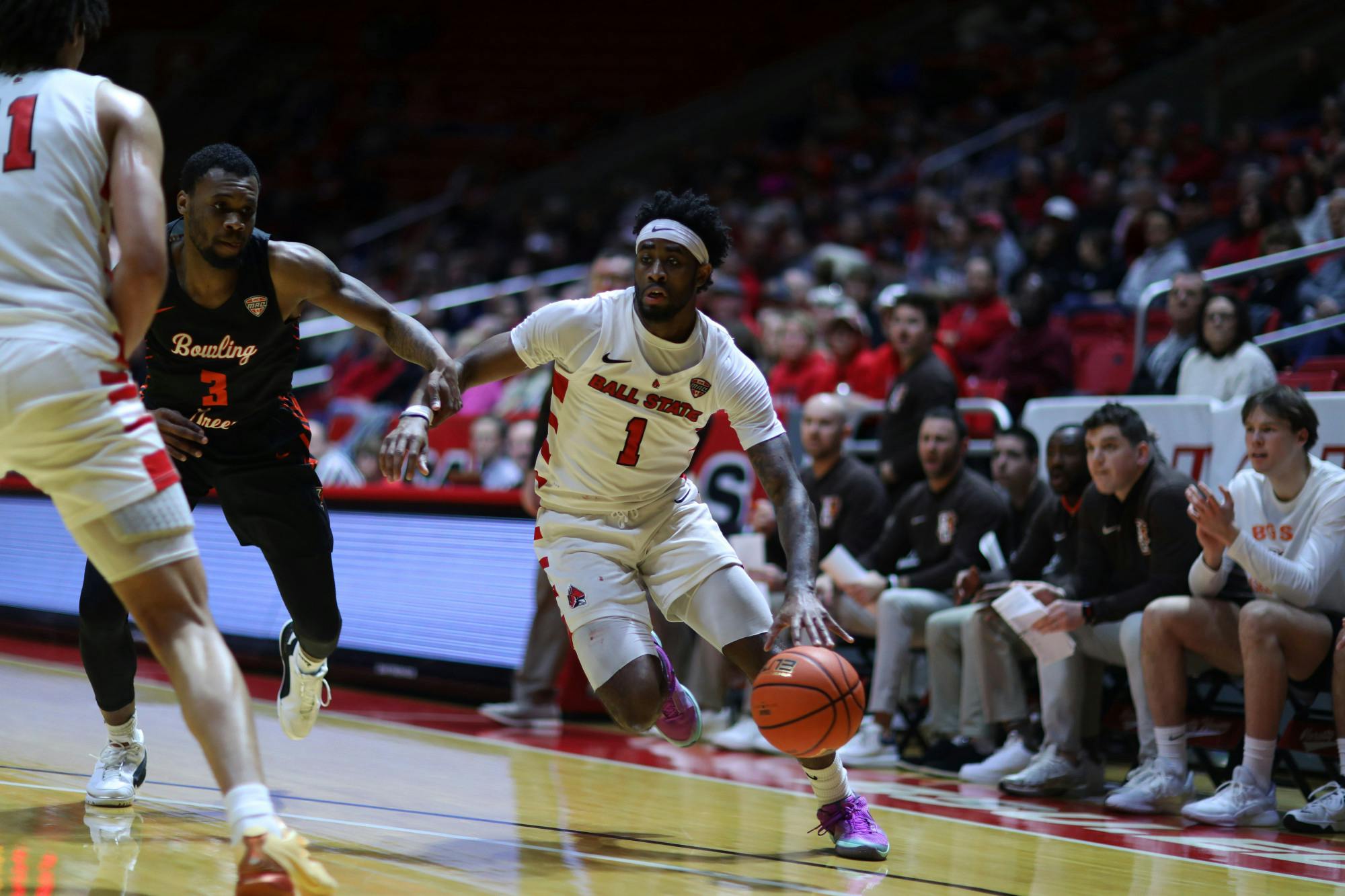 Junior guard Jalin Anderson dribbles the ball against Bowling Green Jan. 30 at Worthen Arena. Anderson scored seven points in the game. Mya Cataline, DN