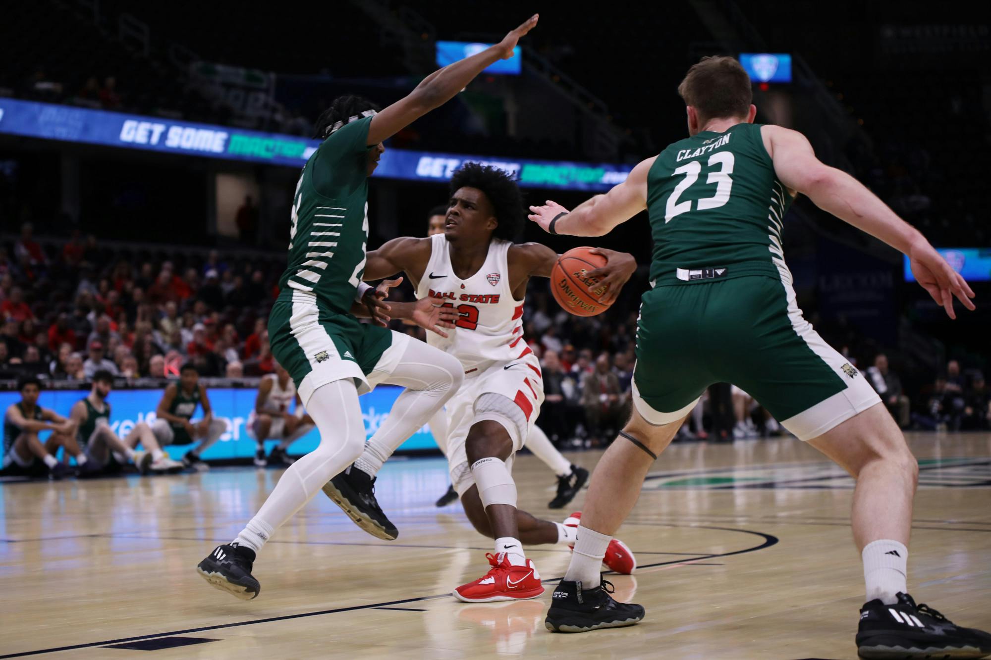 Sophomore guard Jaylin Sellers drives down the court in a game against Ohio in the MAC Tournament Quarterfinals March 9 at Rocket Mortgage Fieldhouse in Cleveland. Sellers scored 10 points during the game. Amber Pietz, DN