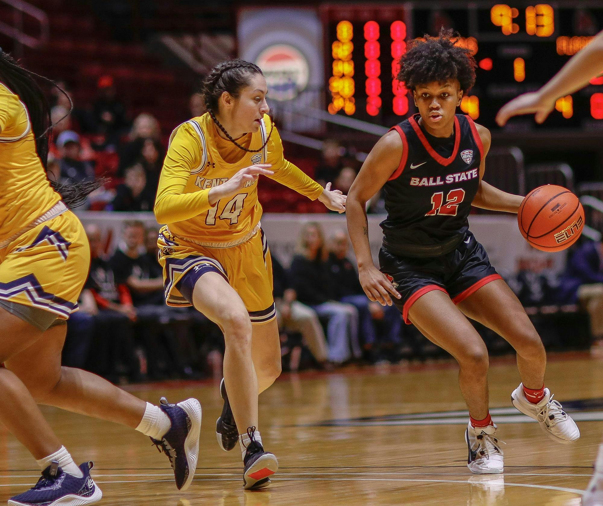 Junior Nyla Hampton looks to get through the defense against Kent State Jan. 31 at Worthen Arena. Hampton had two points in the first half. Andrew Berger, DN 