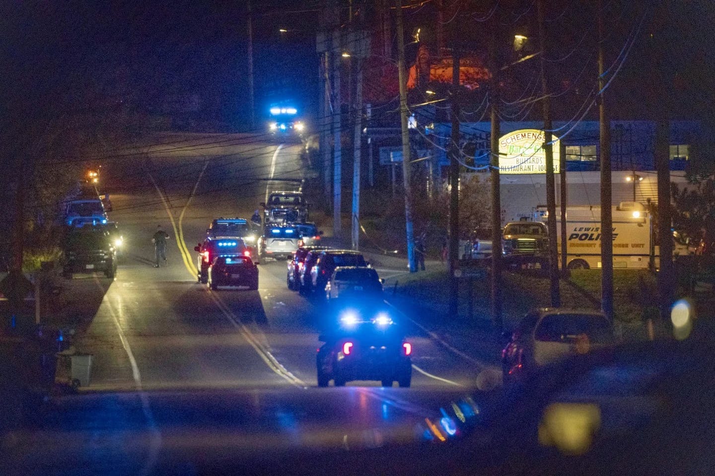 Police respond to an active shooter situation in Lewiston, Maine, Wednesday, Oct. 25, 2023 (AP Photo/Robert F. Bukaty)