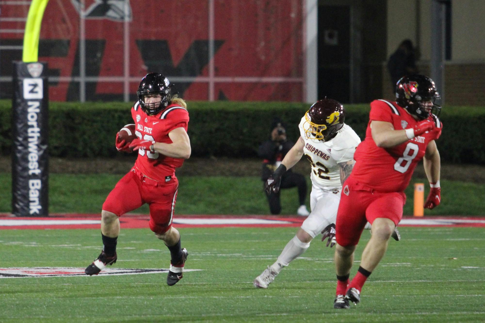 Running back Carson Steele (33) runs with the football down the field in the second quarter of the game against Central Michigan on Nov. 17, 2021, at Scheumann Stadium in Muncie, IN. Amber Pietz, DN