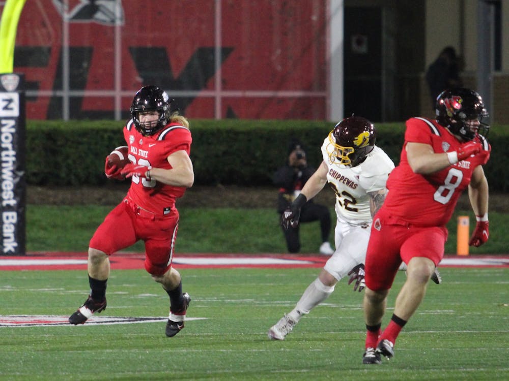 Running back Carson Steele (33) runs with the football down the field in the second quarter of the game against Central Michigan on Nov. 17, 2021, at Scheumann Stadium in Muncie, IN. Amber Pietz, DN