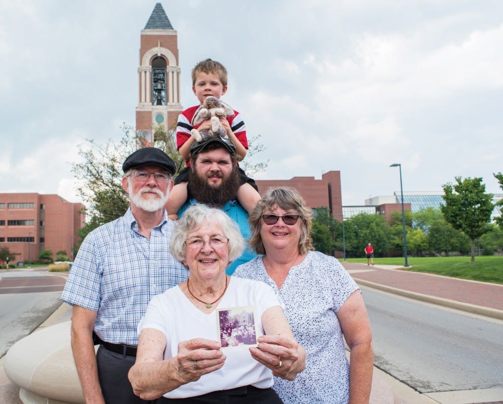 <p>The Largent family, who all graduated from Ball State, gathered in front of Shafer Tower Aug. 12. <strong>Stephanie Amador, DN&nbsp;</strong></p>