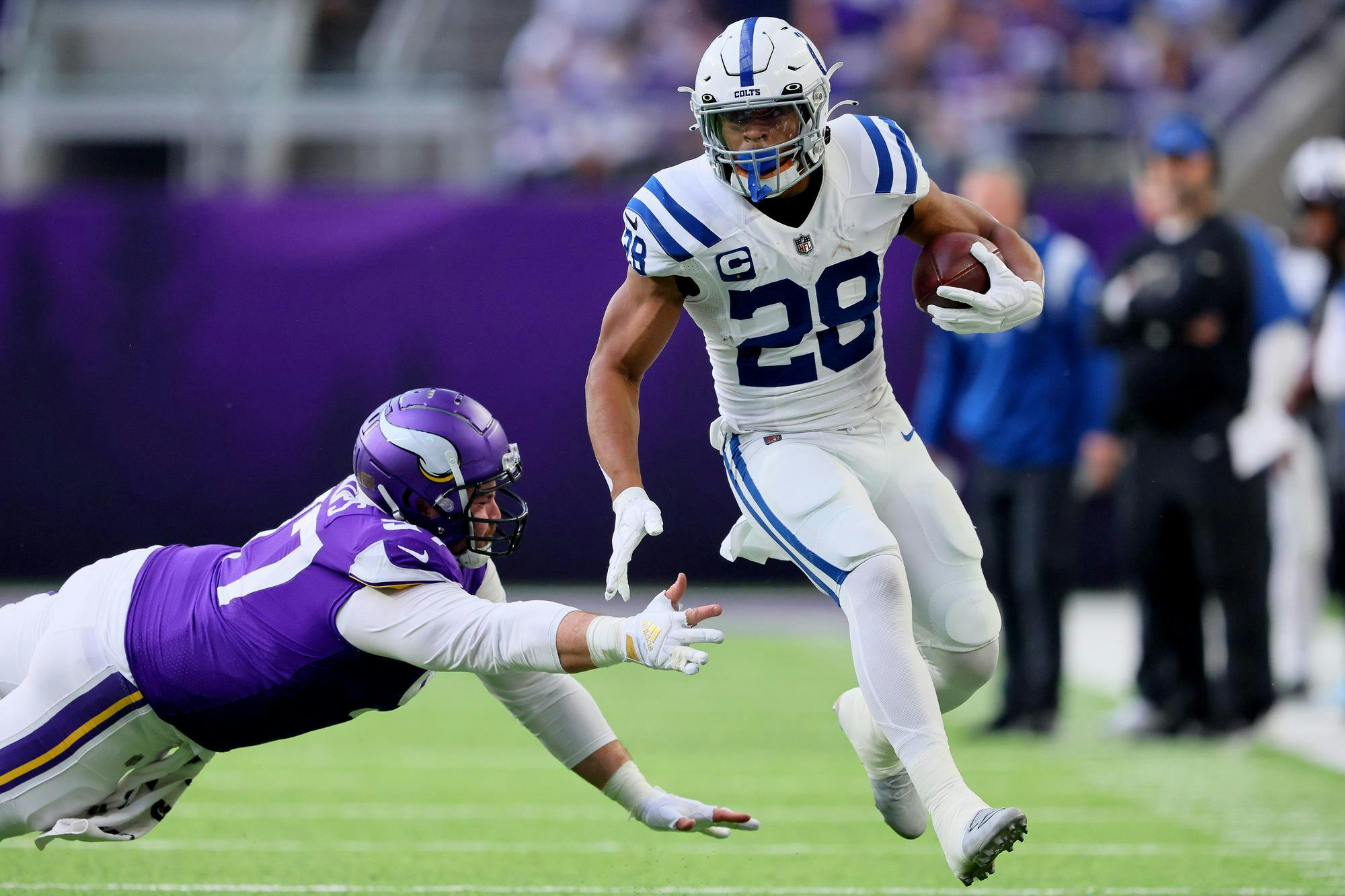 MINNEAPOLIS, MINNESOTA - DECEMBER 17: Jonathan Taylor #28 of the Indianapolis Colts carries the ball against the Minnesota Vikings during the first quarter at U.S. Bank Stadium on December 17, 2022 in Minneapolis, Minnesota. (Photo by Adam Bettcher/Getty Images)