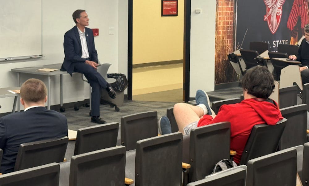 <p>Muncie Mayor Dan Ridenour speaks with Ball State University students during a campus visit, discussing projects and future community development</p>