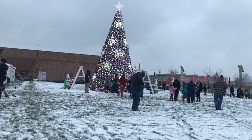 Muncie community gathers in Canaan Commons to watch the tree lighting Dec. 6, 2018, in Muncie, Indiana. The Muncie Makers Mart was also open during the event. Pauleinna Brunnemer, DN