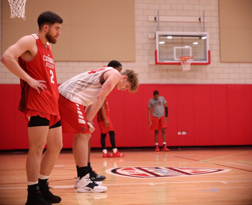 <p>Redshirt senior guard Tayler Persons and redshirt freshman center Blake Huggins take a quick breather during a practice at Dr Don Schondell Practice Center on Nov 29, 2018. <strong>Jack Williams,DN</strong></p>