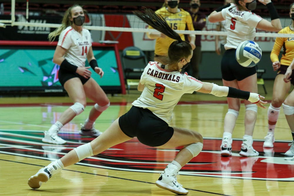 Freshman defensive specialist Kate Vinson saves the ball. The Cardinals fell to the Chippewas 3-1. Gabi Kramer, DN