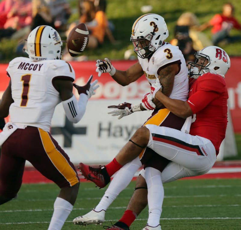 Redshirt sophomore wide receiver Antwan Davis causes Central Michigan’s Sean Bunting to fumble the ball duringthe Cardinals’ game against the Chippewas on Oct. 21 at Scheumann Stadium. Ball State is playing Toledo Oct. 26 at home. Paige Grider, DN