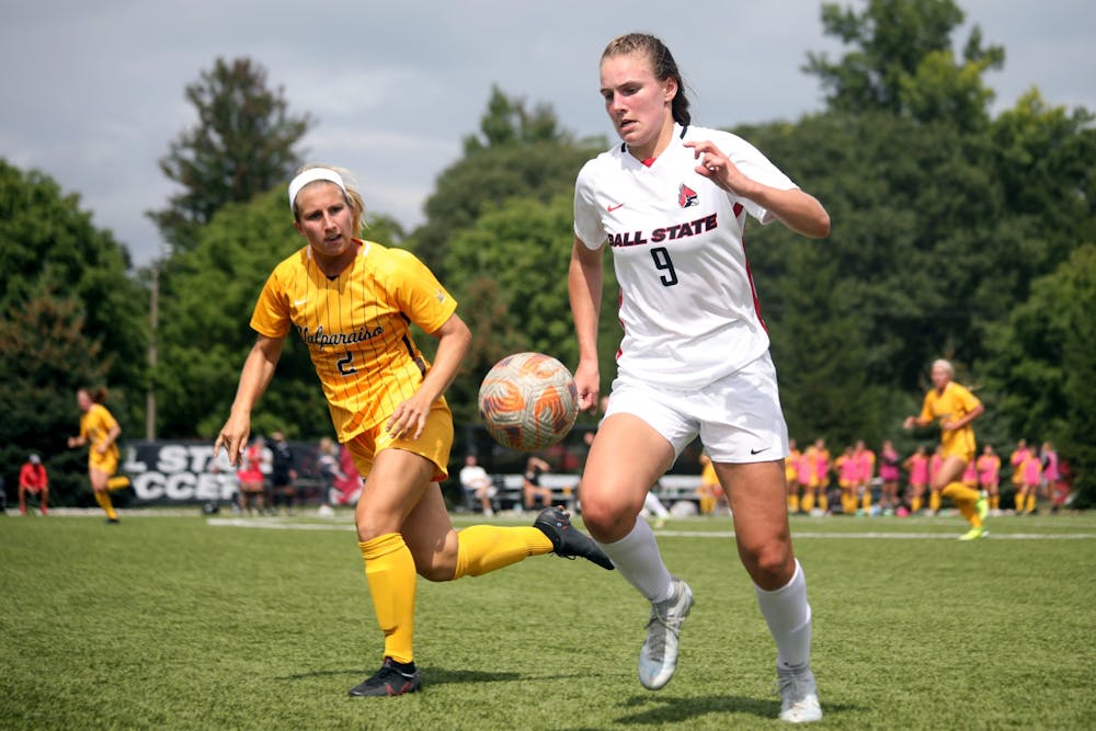 Freshman forward Emily Roper runs with the ball in a game against Valparaiso Sept. 4 at Briner Sports Complex. Roper had one assist during the game. Amber Pietz, DN