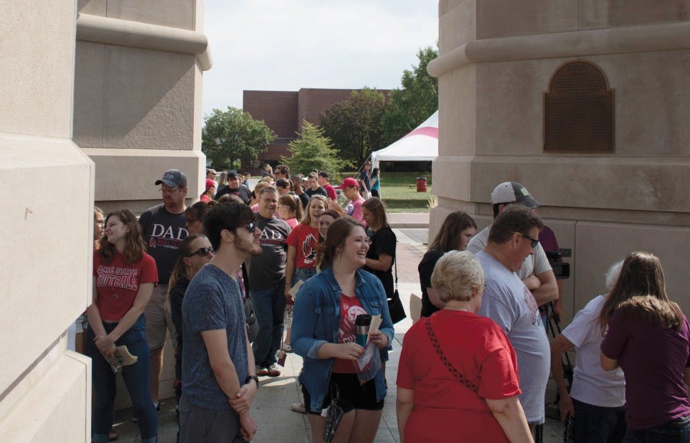 Students and family wait outside to enter Shafer Tower during the 2017 Family Weekend after the Bell Tower recital. This year the Bell Tower recital will be held 11 a.m. Sept. 14. Rebecca Slezak, DN