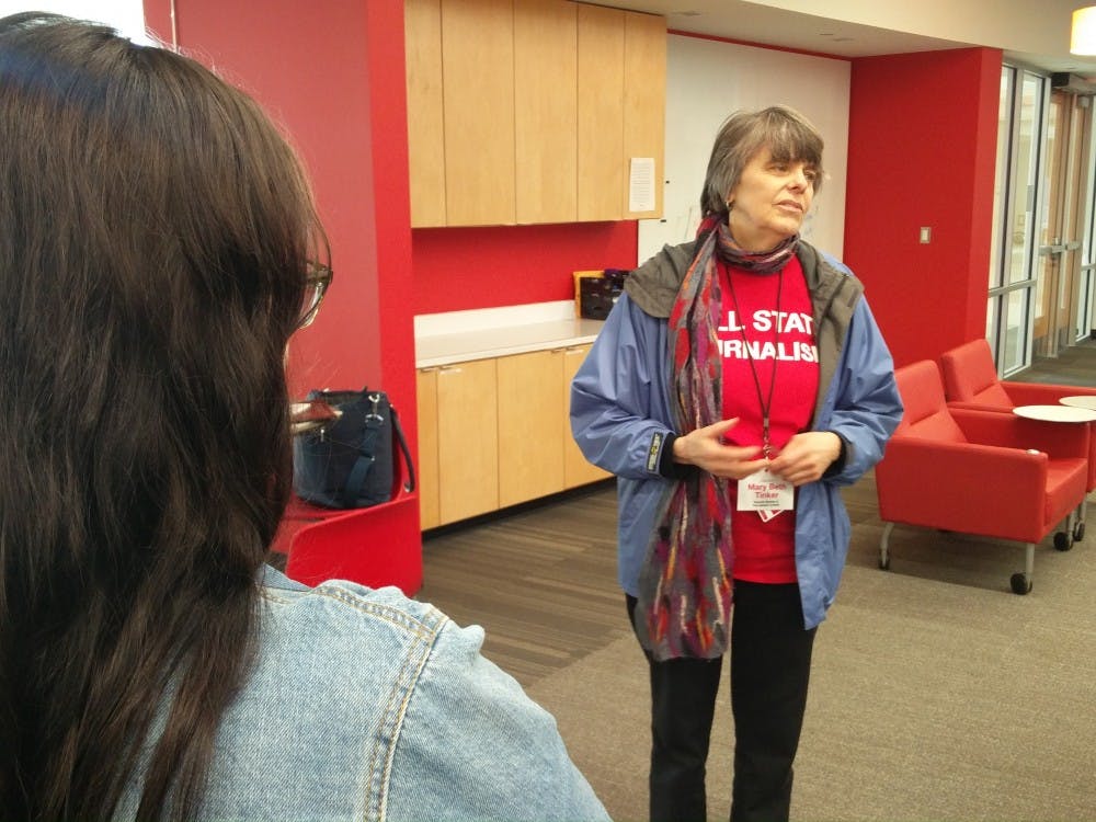 <p>Mary Beth Tinker, a plaintiff in the 1969 Supreme Court case Tinker v. Des Moines speaks with The Daily News staff March 25, 2019, at the Unified Media Lab. Her visit is part of the Ball State's Journalism Day workshop for middle and high school students and their advisers. <strong>Rohith Rao, DN</strong></p>