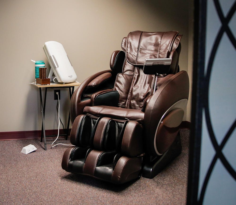 <p>An area for students to use the Happy Light box within the relaxation room Sept. 10, 2024 at the Counseling Center. The counseling center’s staff therapists are trained to address the unique challenges of SAD. Andrew Berger, DN</p>