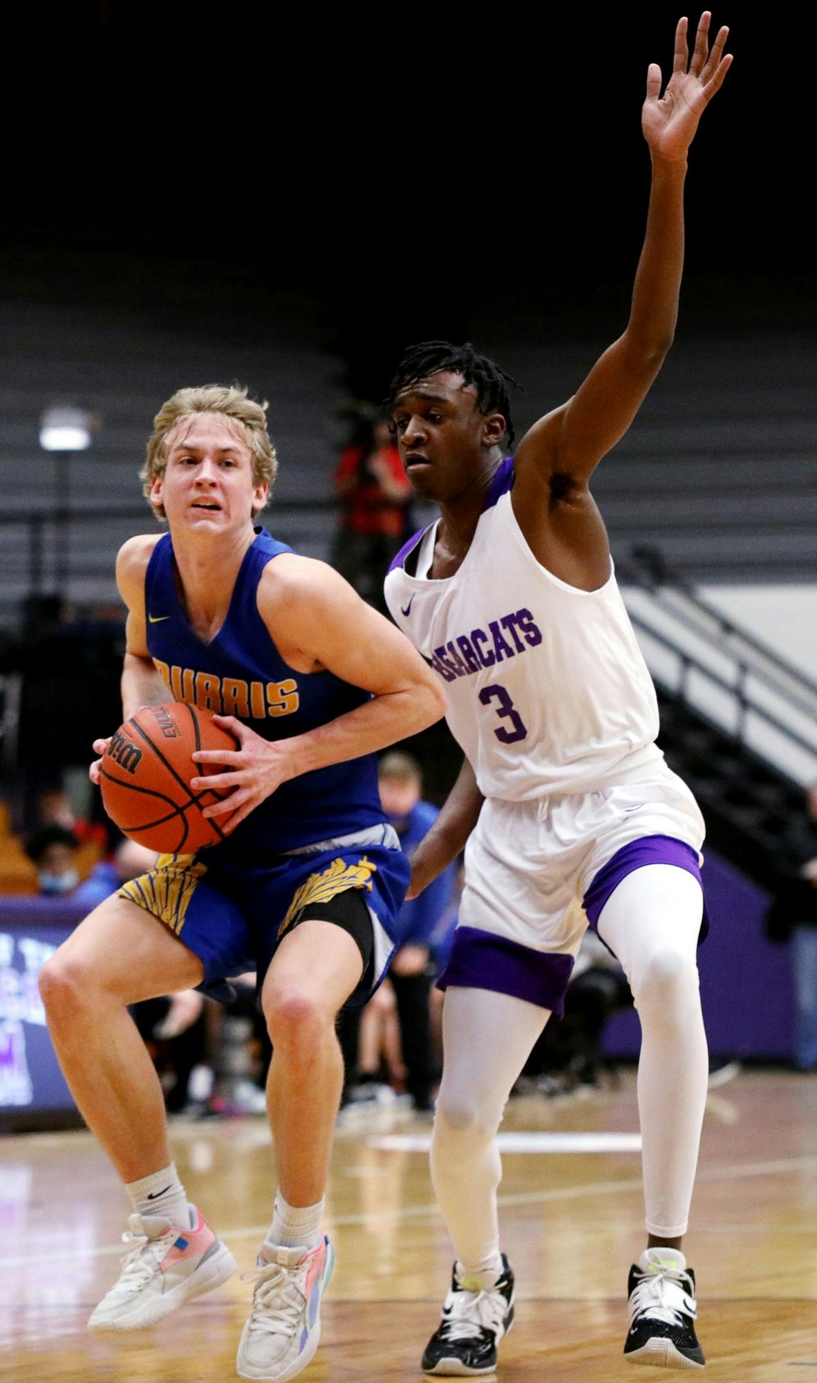 Bryce Karnes (4) runs on the court with the ball against the Muncie Central Bearcats at the Inaugural City of Champion Basketball Invitational on Jan. 29, 2022, at Muncie Fieldhouse in Muncie, IN. Amber Pietz, DN