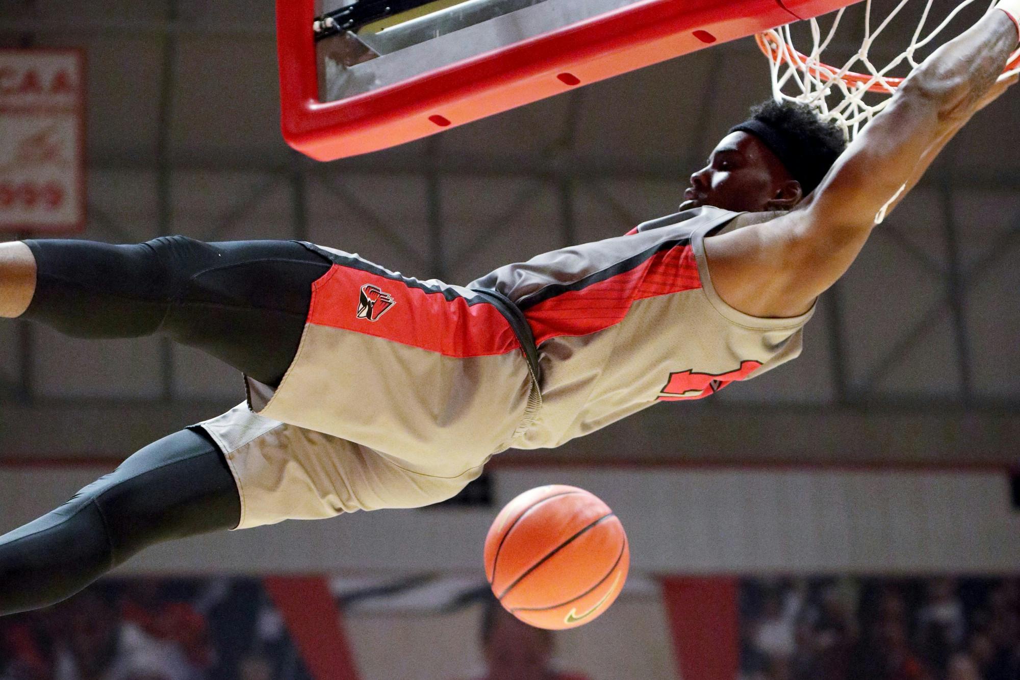 Freshman guard Jaylin Sellers dunks the ball into the basket against Central Michigan on Feb. 8, 2022, at Worthen Arena in Muncie, IN. Sellers scored 9 points during the game. Amber Pietz, DN