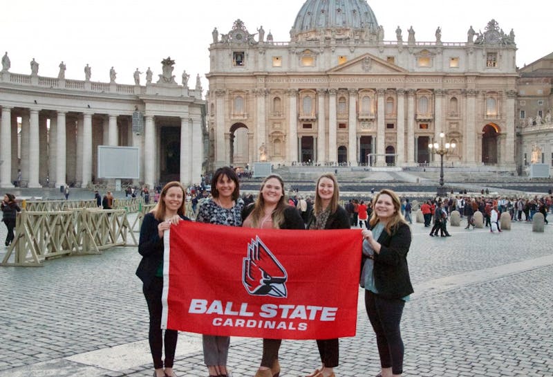 Aiste Manfredini, Dr.&nbsp;Jennifer Palilonis,&nbsp;BriAnna Eikenberry, Sarah Janssen and Jessica Pettengill hold a Ball State flag during their visit to Rome.