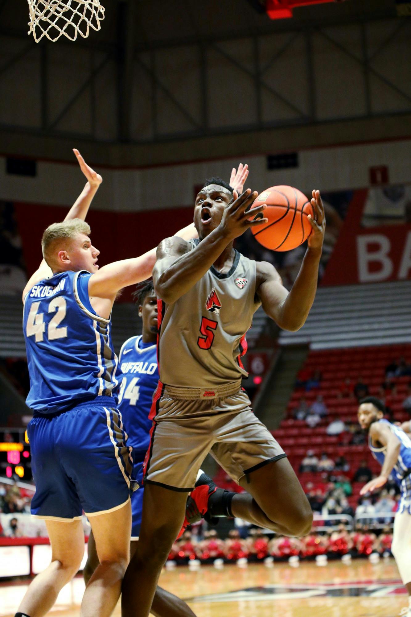 Freshman center Payton Sparks (5) goes for a layup against Buffalo on Jan. 14, 2022 at Worthen Arena in Muncie, IN. Sparks scored 18 points during the game. Amber Pietz, DN